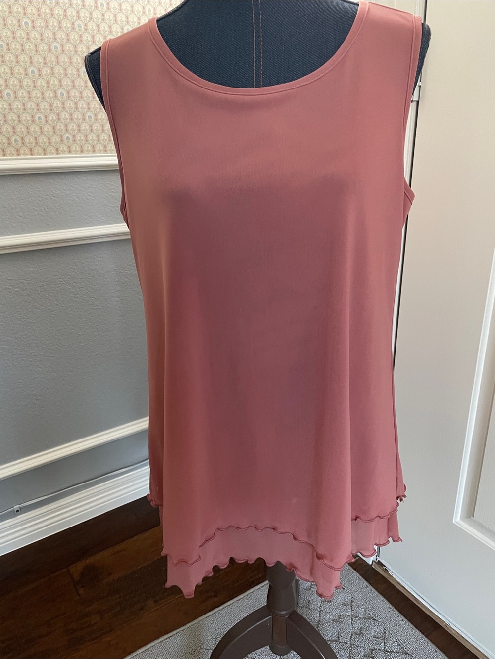 NWT Sleeveless Rose Dust Layered Hem Women's Top